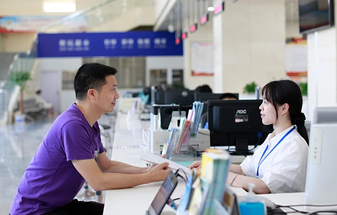 政务服务，优化营商环境。